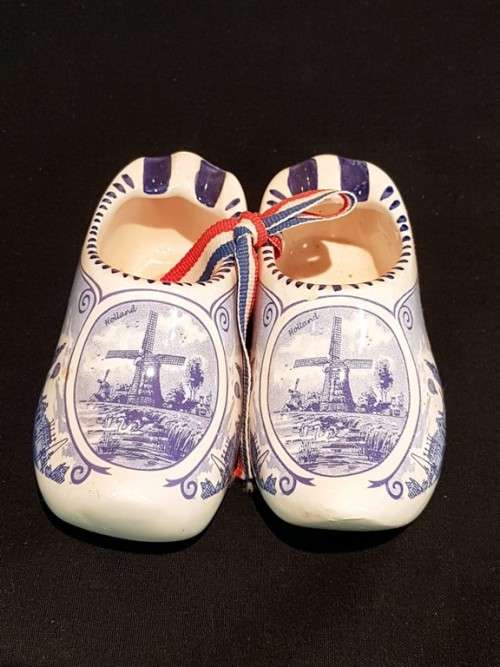 Delft Dutch Shoes - A beautiful pair!! -  Hand painted - Low Price - Bid Now!!