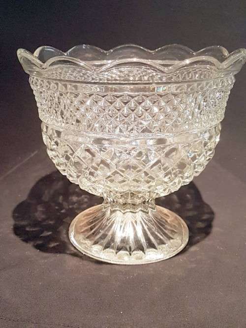 Cut and pressed Rose bowl - A stunning piece!! Low price, bid now!