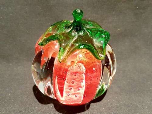 Paperweight - Tomato - Crystal Gallerie - Absolutely stunning!! - Bid Now!!!