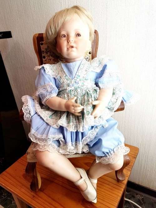 Rubert Baby-Shay 1994  - Hand painted doll on Kiaat doll chair - 60cm - Magnificent collectors piece
