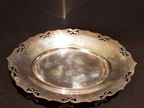 Footed dish -  Silver plated  - Hallmarked - A beautiful piece at a low price, bid now!