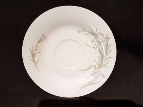 Saucer with flowers - From China - Beautiful!! - Bid now!