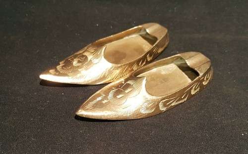 Brass slippers - A pair of ashtrays