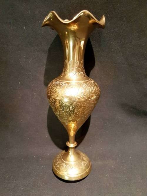 Brass vase - A beautiful piece - Act fast and bid now!