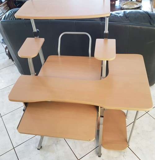 Computer stand - Oak look - Adjustable monitor height - On wheels - Giveaway price, bid now!