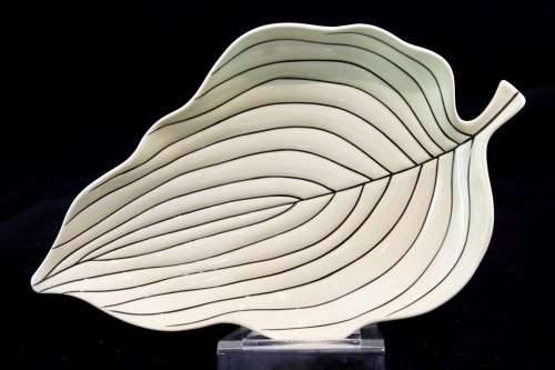 Carltonware - Leaf dish - Handpainted Australian design - Magnificent - Bid Now!!!