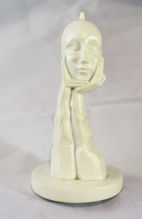 Head in the hands - A stunning resin sculpture - Low price! Bid Now!!