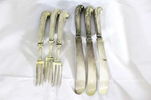 Three hallmarked forks and fruit knifes -  Old English marks - Low price, bid now!