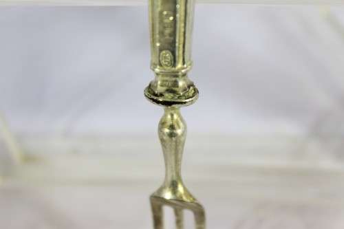 Three hallmarked forks and fruit knifes -  Old English marks - Low price, bid now!