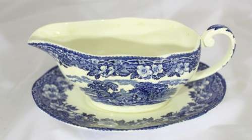 Wedgwood (Tunstall) - Woodland series - Gravy boat and saucer - Low price!! - Bid Now!!!