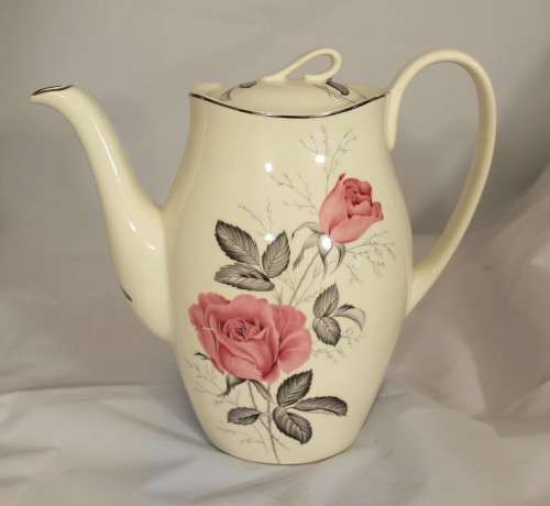 Johnson Bros - Tea pot - Beautiful! - Bid Now!!!