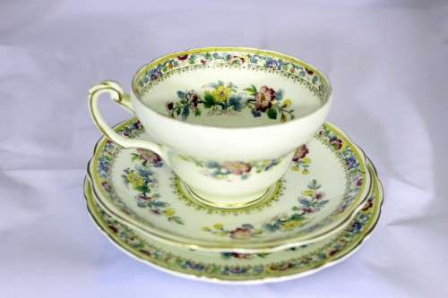 Foley china - Ming Rose - Tea trio - Beautiful! - Bid Now!!!