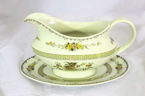 Royal Doulton - Hamilton - Gravy boat and saucer - Beautiful!! - Low price, bid now!