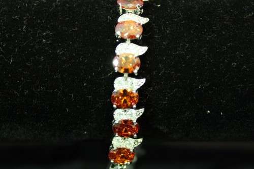 Costume jewellery - Bracelet - Ruby stones set with diamante - Stunning!! Bid now!!