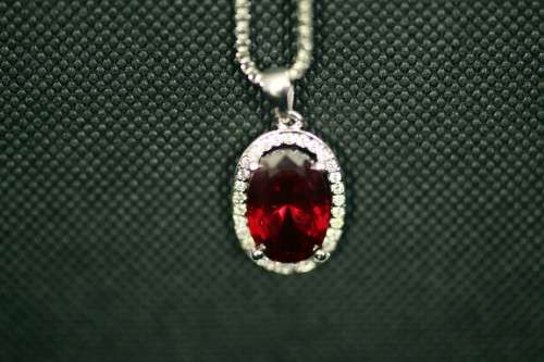 Costume jewellery - Necklace - Ruby stone set with diamante - Stunning!! Bid now!!