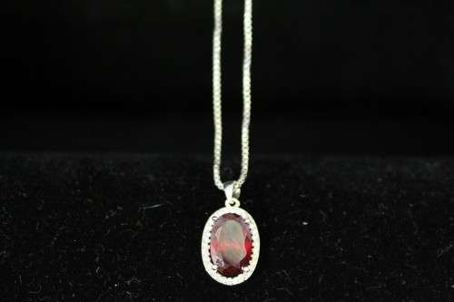 Costume jewellery - Necklace - Ruby stone set with diamante - Stunning!! Bid now!!