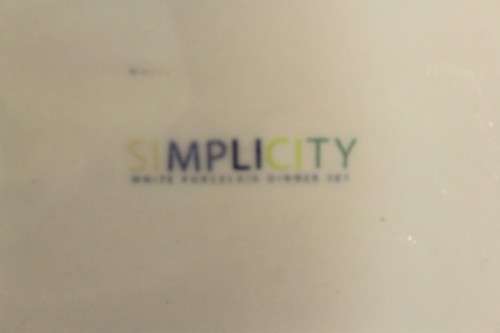 Simplicity - Dinner plate - Beautiful! - Low price!! - Bid Now!!