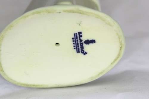 Llardo - Lady with a lamb - A beautiful piece!! - Bid Now!!!