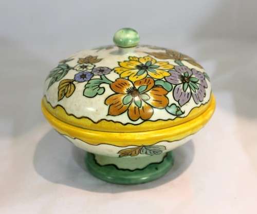 Gouda bowl with lid - Very ornate! - Beautiful! - Low price!! - Bid Now!!