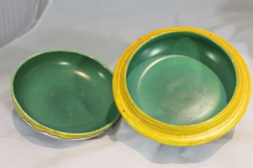 Gouda bowl with lid - Very ornate! - Beautiful! - Low price!! - Bid Now!!