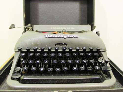 Remington Rand - Traveling typewriter - A lovely unit - Bid Now !!