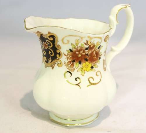 Royal Albert - Heritage - Creamer - Low price! - Bid Now!!!
