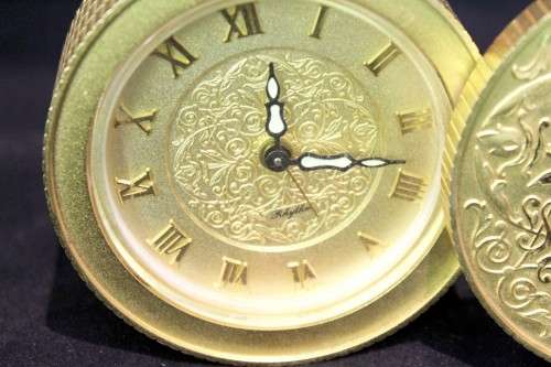 Rhythem - Japan - Gold round travel watch with slide mechanism - Beautiful! - Bid now!!