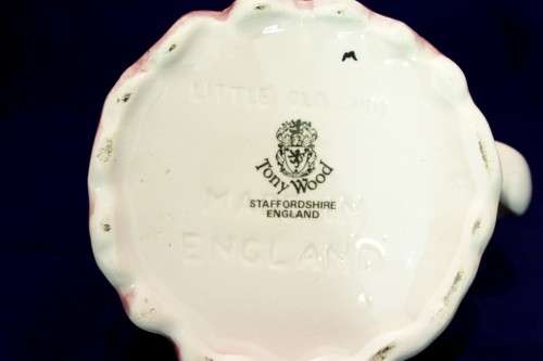 Tony Wood - Little old lady - A lovely tea pot! - Low price - Bid now!!