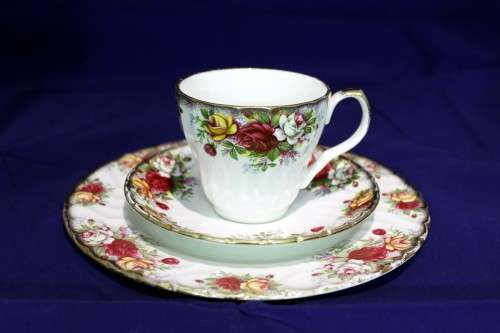 Aynsley Staffordshire - Roses - Trio - Beautiful! - Bid Now!!!