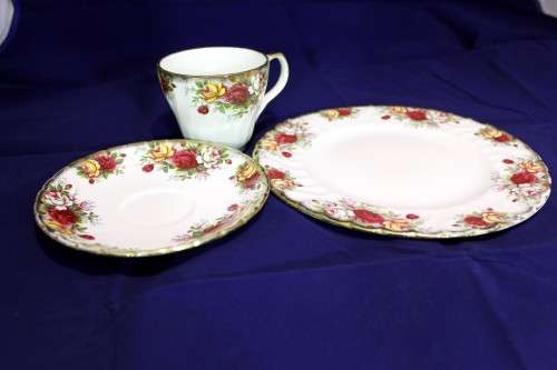 Aynsley Staffordshire - Roses - Trio - Beautiful! - Bid Now!!!