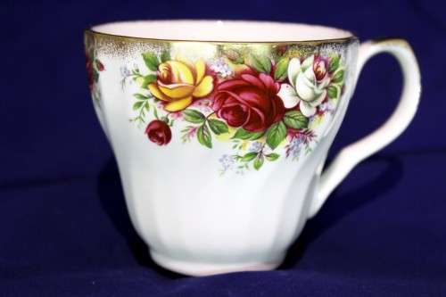 Aynsley Staffordshire - Roses - Trio - Beautiful! - Bid Now!!!