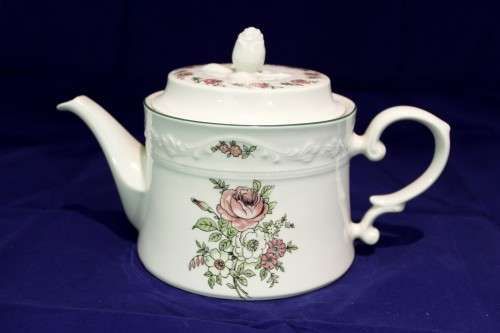 Huguenot - Royale - Tea pot - Beautiful! - Bid Now!!!