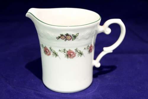 Huguenot - Royale - Creamer - Beautiful! - Bid Now!!!