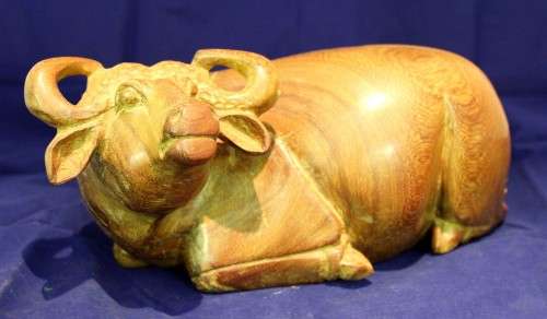 Buffalo lying down - Hand carved - A beauty! - Bid Now!!!