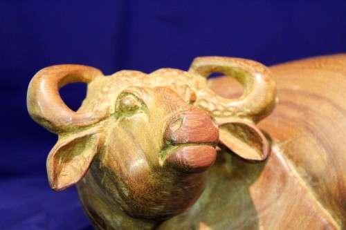 Buffalo lying down - Hand carved - A beauty! - Bid Now!!!