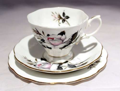 Royal Albert - Queen`s Messenger - Trio