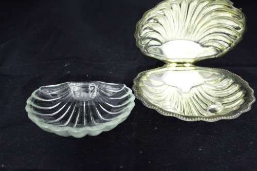 Silver plated butter dish with glass inner - A beauty!! - Low price! Bid Now!!!