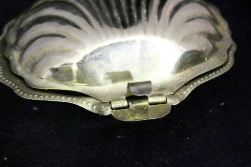 Silver plated butter dish with glass inner - A beauty!! - Low price! Bid Now!!!