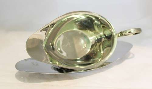 Stainless steel - Gravy boat plus saucer - Lovely!