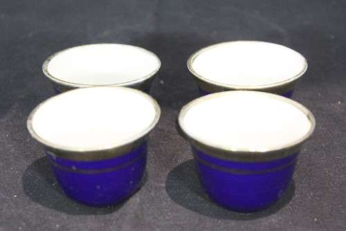 Sake style cups - Royal blue with gold trim - 4 Pieces - Beautiful! - Bid Now!!!
