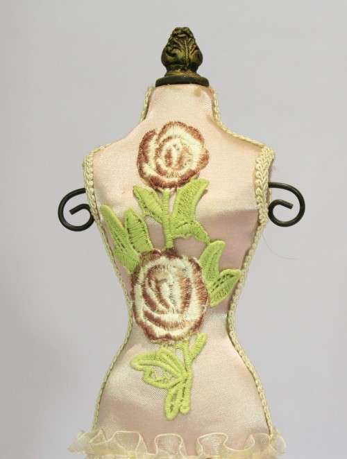 Jewelry Stand - Pink dress with embroidered flower - Beautiful!! - Low price! Bid Now!!!