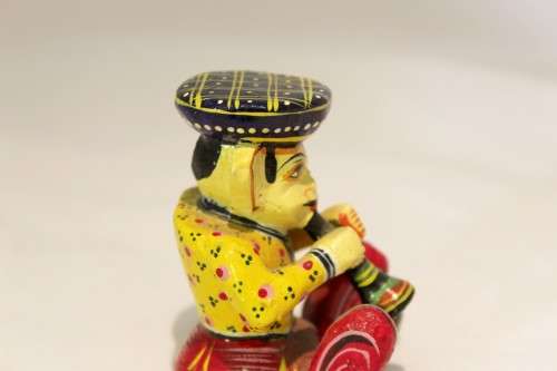 Carved monkey playing trumpet - A beauty! - Bid Now!!!