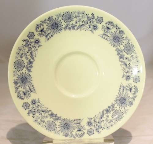 Royal Doulton - Cranbourne - Large saucer - Beautiful! - Bid Now!!!