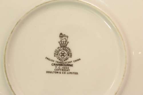 Royal Doulton - Cranbourne - Large saucer - Beautiful! - Bid Now!!!