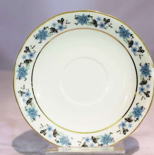 China - Saucer - Beautiful! Bid Now!!!
