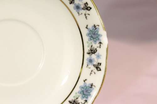 China - Saucer - Beautiful! Bid Now!!!