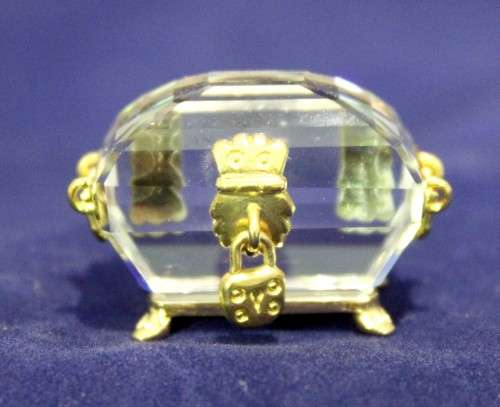 Swarovski Crystal Memories - Treasure chest - A magnificent little treasure!! Bid now!!