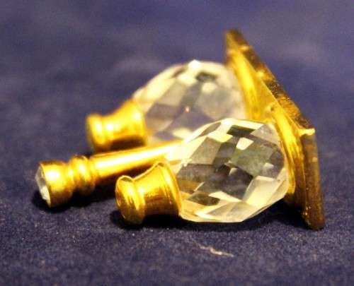 Swarovski Crystal Memories - Salt & Pepper set on stand - A magnificent little treasure!! Bid now!!