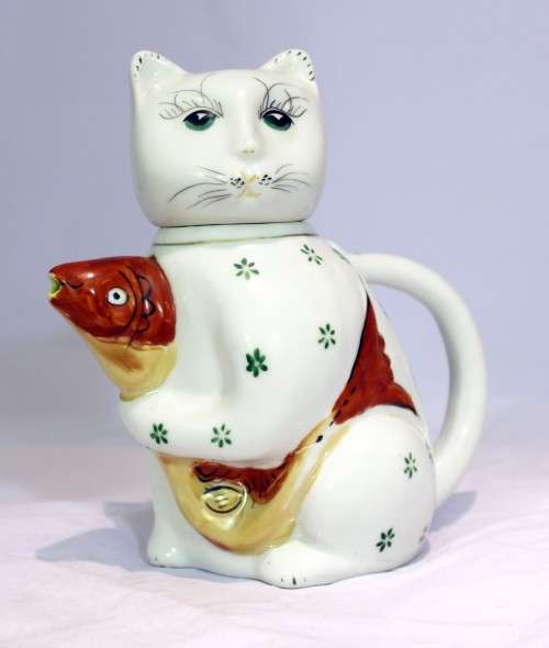 Novelty tea pot - Cat & Fish - Beautiful! - Bid Now!!!