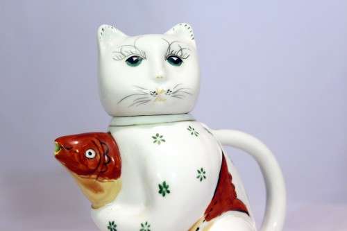 Novelty tea pot - Cat & Fish - Beautiful! - Bid Now!!!